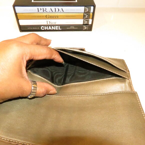 Gucci Wallet Pre-loved, but in Great Condition. - Picture 12 of 14